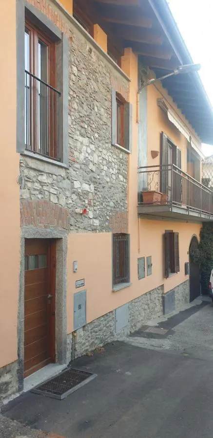 Casa Del Lago Travedona Италия